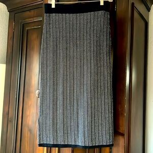Beautiful and sleek stretch knit skirt!